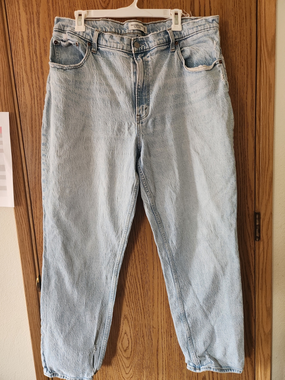 Abercrombie & Fitch Light Wash Relaxed Womens Jeans